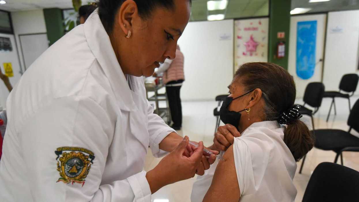 aplicacion-de-vacuna-contra-covid-19-e-influenza-en-cdmx