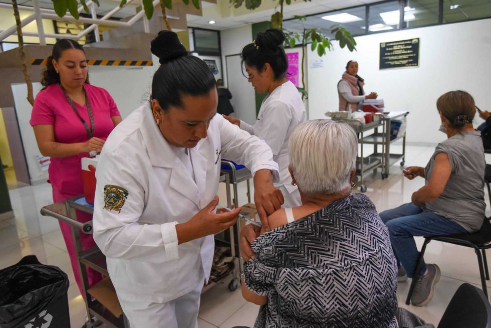 aplicacion-de-vacuna-contra-covid-19-e-influenza-en-cdmx
