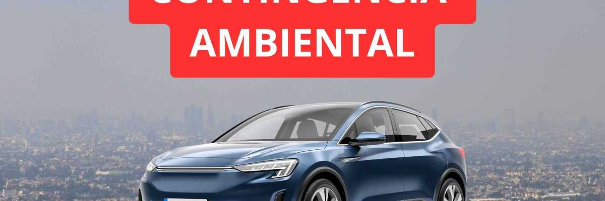 Blue car on city background with "CONTINGENCIA AMBIENTAL" in bold red text above.