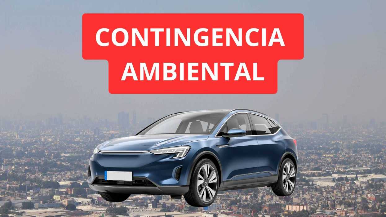 Blue car on city background with "CONTINGENCIA AMBIENTAL" in bold red text above.