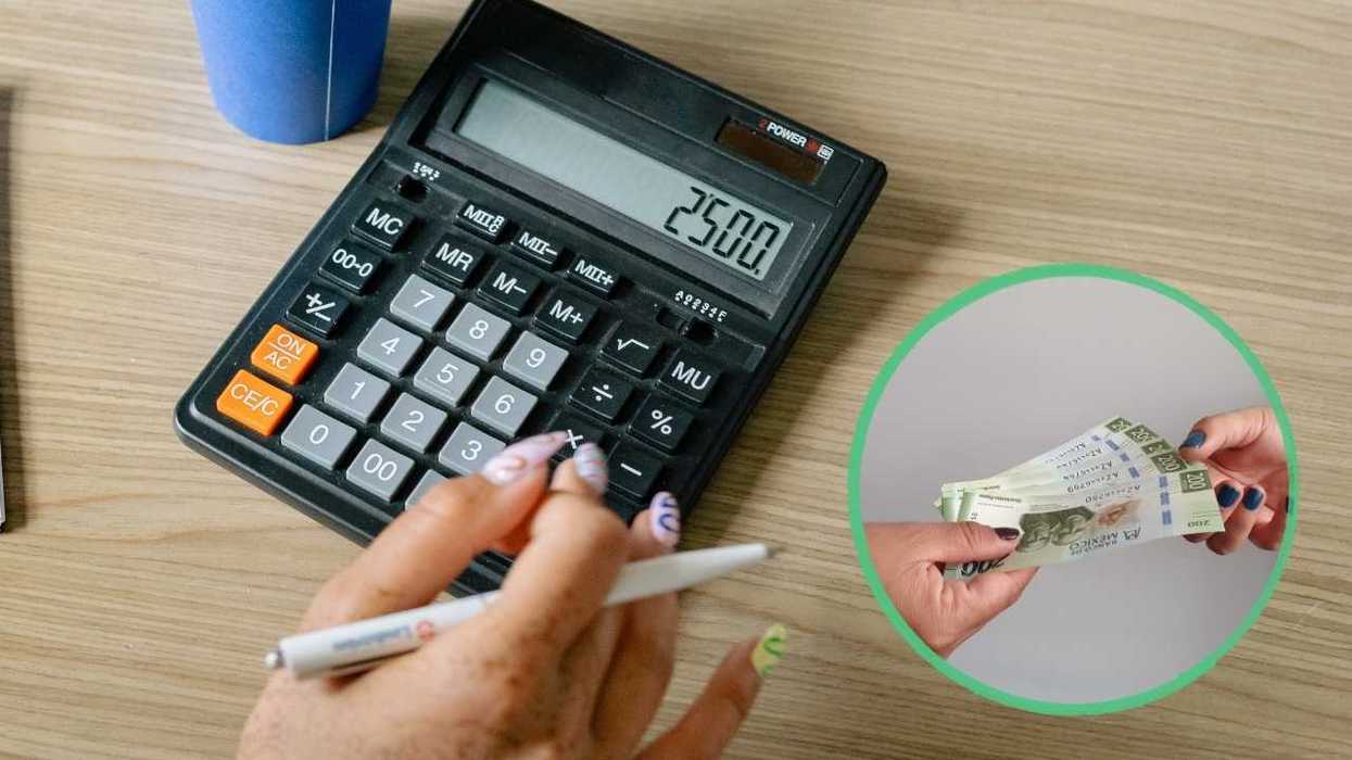 Calculator showing 2500, with a circle inset of hands holding banknotes.
