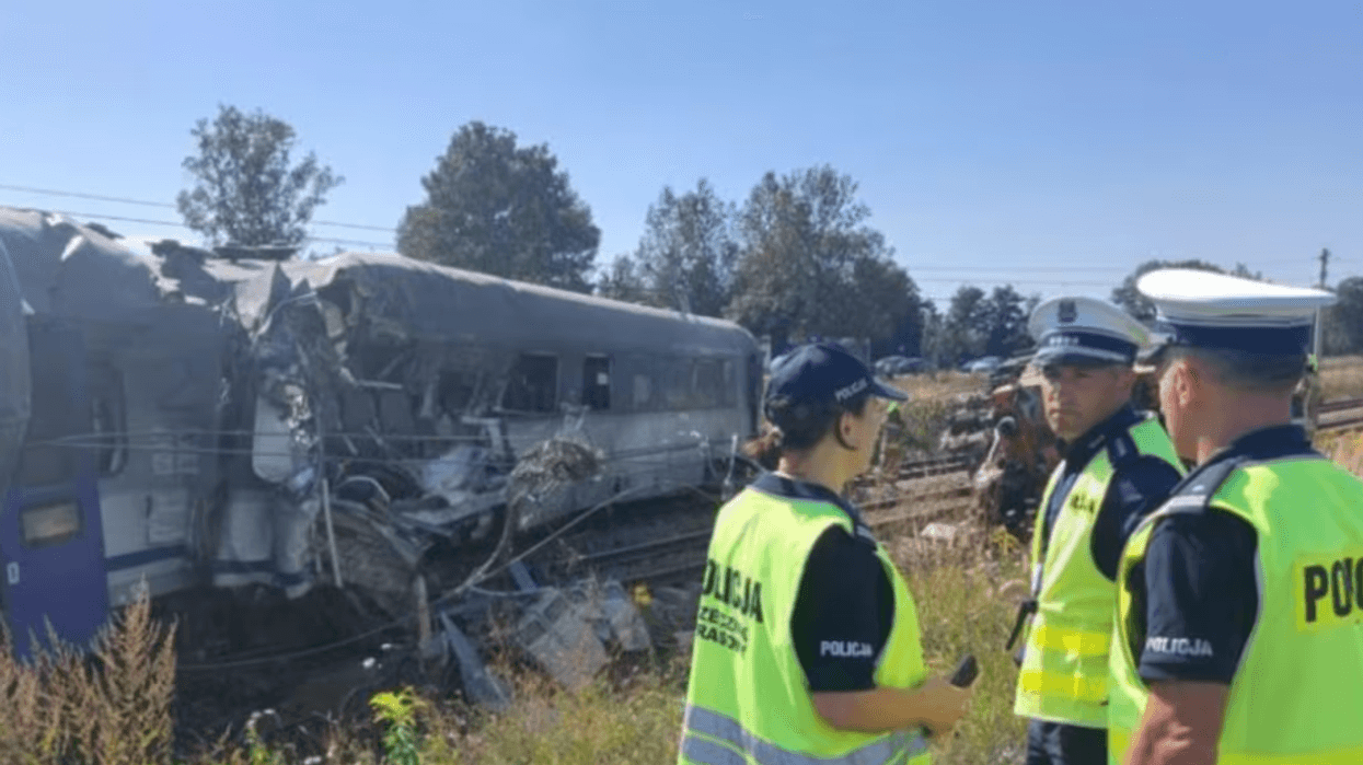 Choque de tren con camión en Polonia deja varios heridos