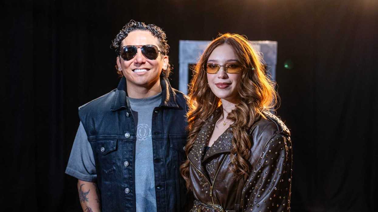 Edwin Luna y Mía Rubín posan juntos sobre un fondo oscuro.