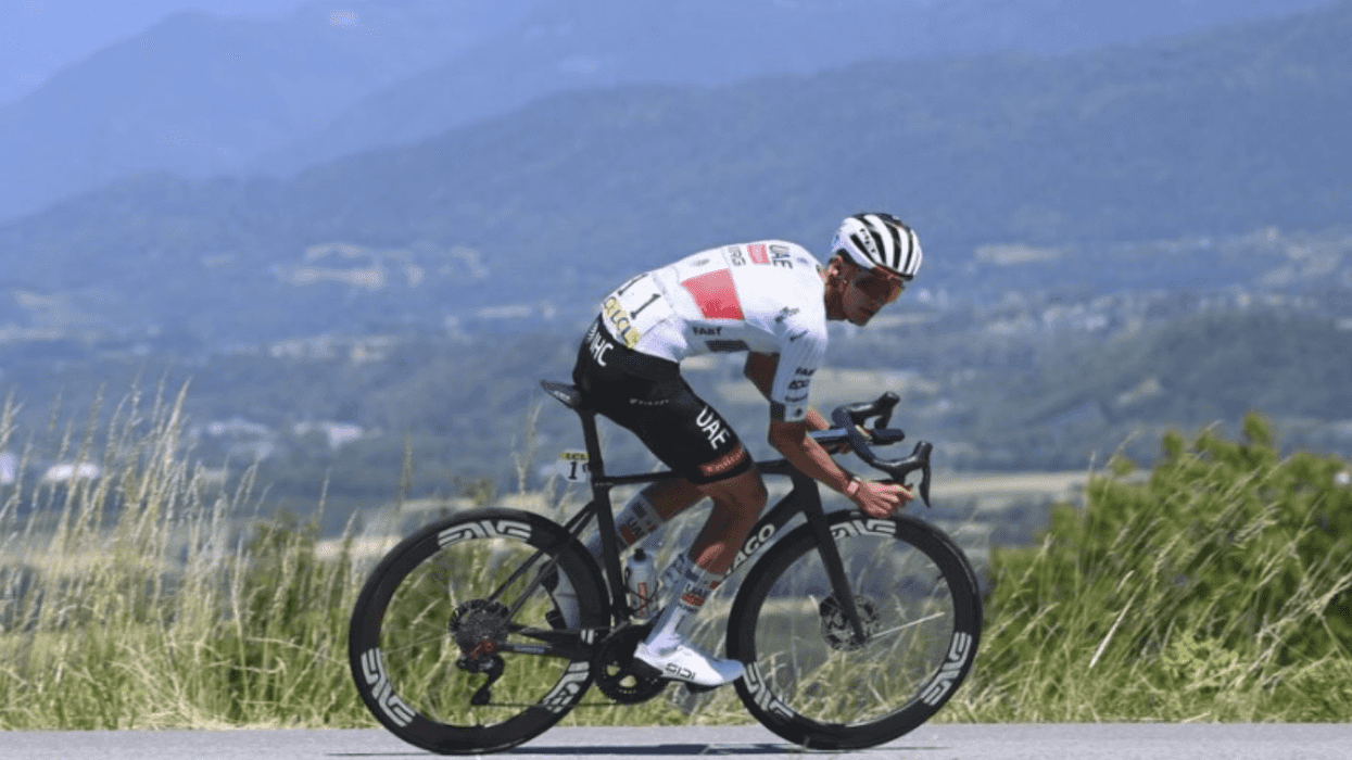 El ciclista mexicano arriba de su bicicleta en una competencia este 2026