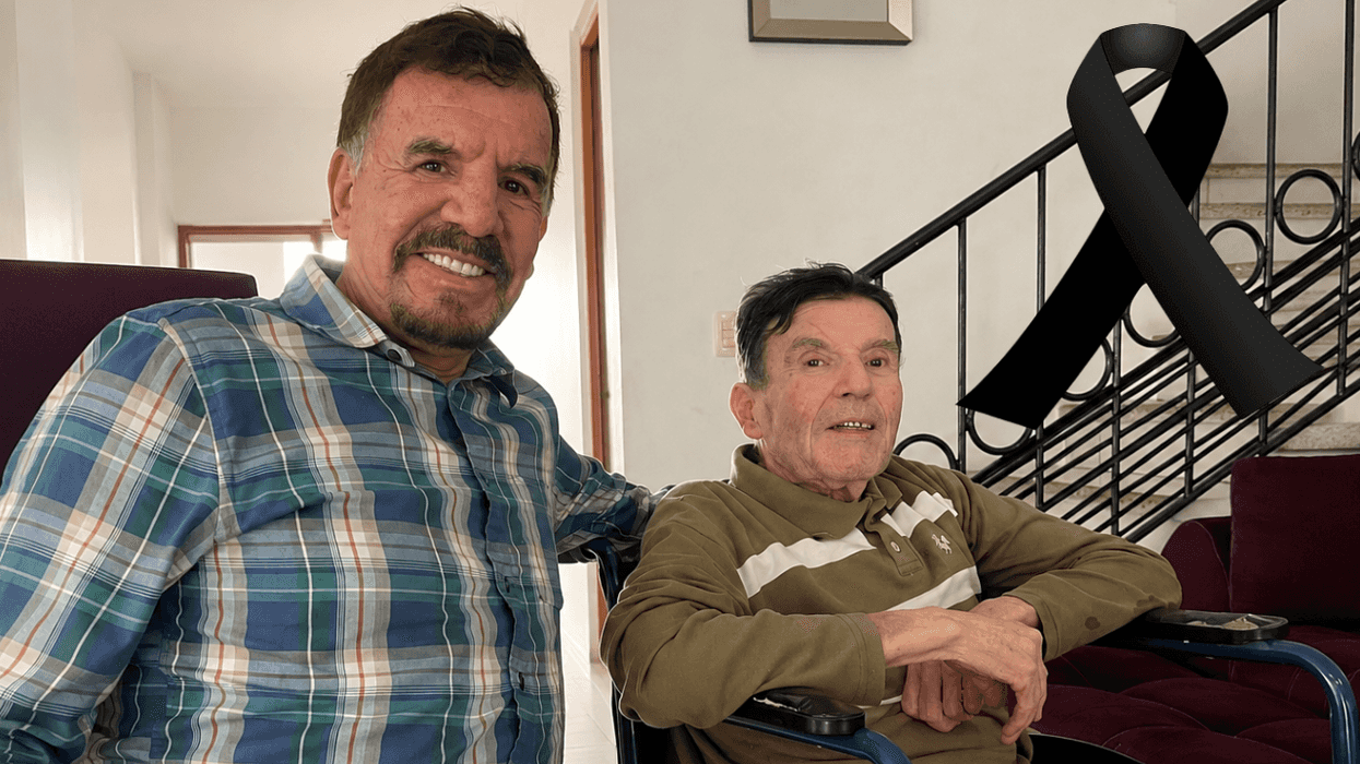 El músico junto a su hermano Alberto “Betón” Lizárraga.