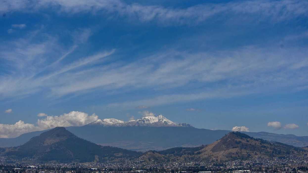 El Xinantécatl, imponente volcán del Valle de Toluca, regaló una postal impresionante al amanecer,