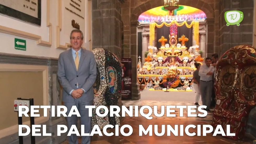 Retira torniquetes del Palacio Municipal