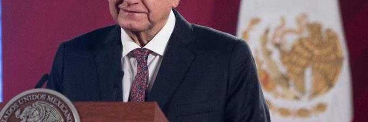 AMLO retomará giras el próximo martes… viajará lo menos posible en avión.