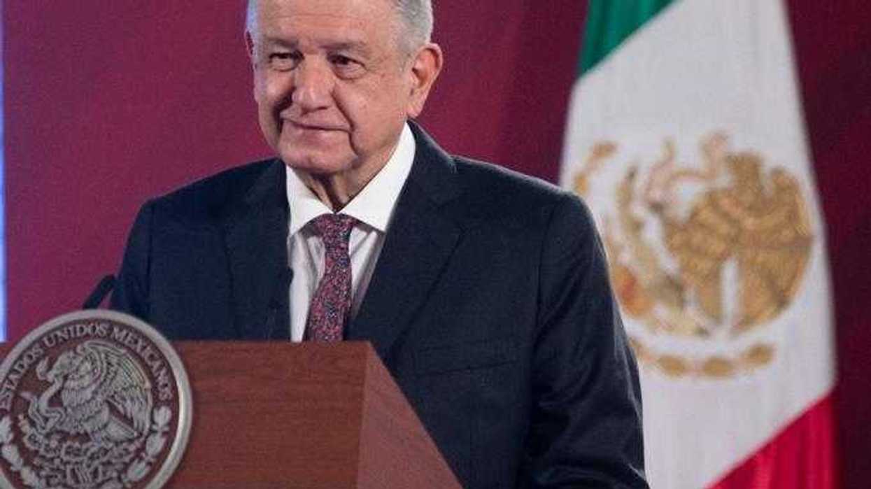 AMLO retomará giras el próximo martes… viajará lo menos posible en avión.