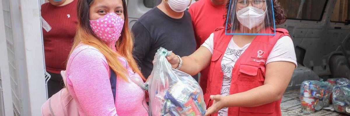 Entregan alimentos a bajo costo a grupos vulnerables en Chimalhuacán, Estado de México.