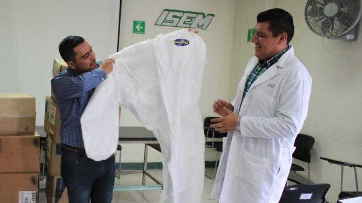 Gobierno municipal en Chimalhuacán entrega más de 2 mil trajes biológicos al hospital general 90 camas