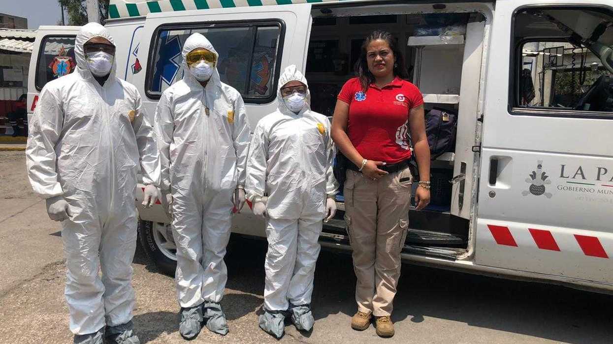 Gobierno Municipal de La Paz equipa al área de atención prehospitalaria de la coordinación de protección civil para la atención de casos graves de COVID-19.
