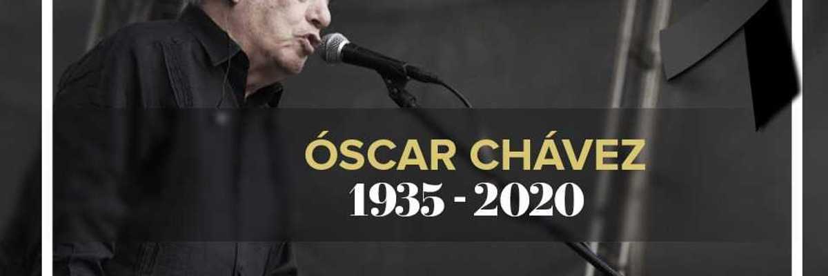 Luego de haber sido hospitalizado por presentar síntomas de Coronavirus, el cantautor mexicano Oscar Chávez falleció este jueves.