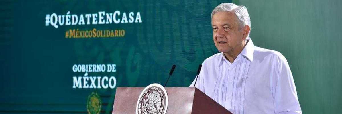 No es comunista defender al pobre cita AMLO al Papa Francisco.