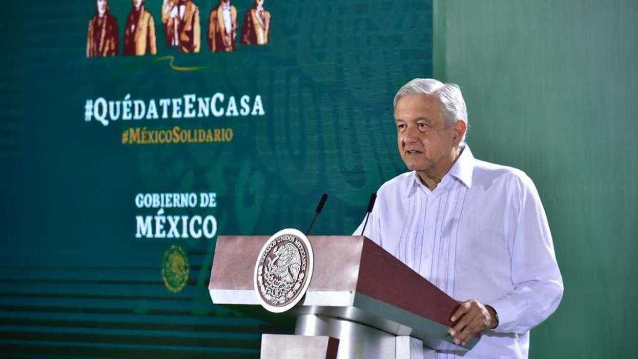 No es comunista defender al pobre cita AMLO al Papa Francisco.