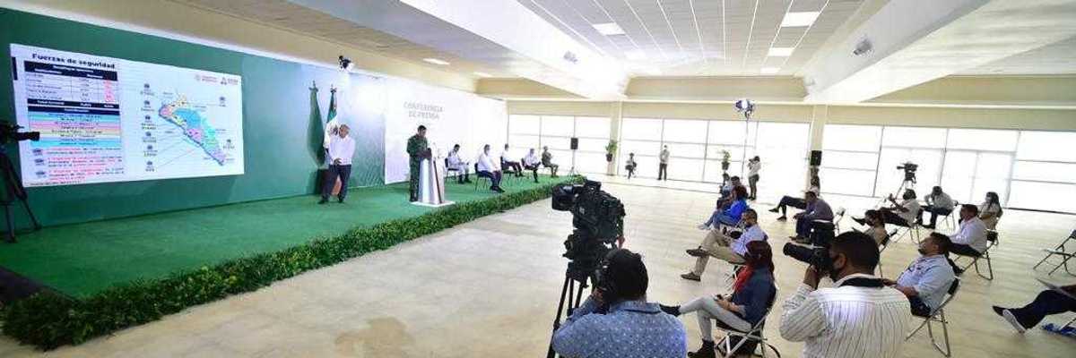 El Gobierno no protege a ningún grupo delictivo atacando a los demás: AMLO.