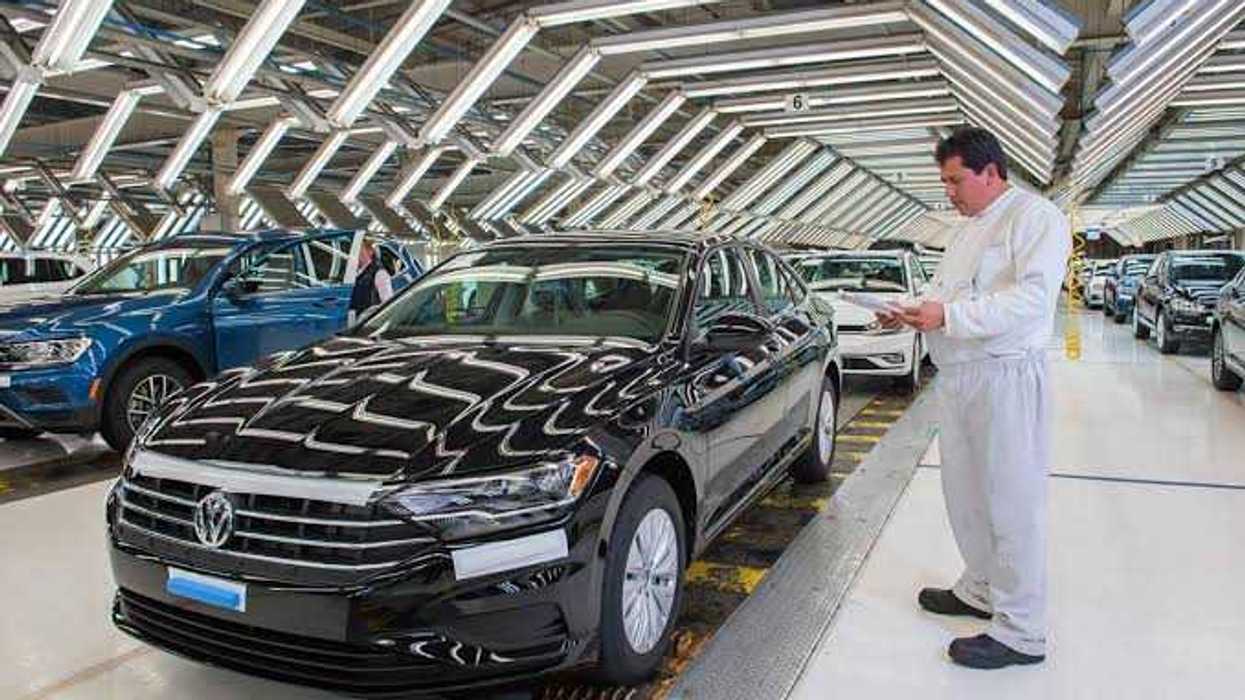 Volkswagen pausará su producción.