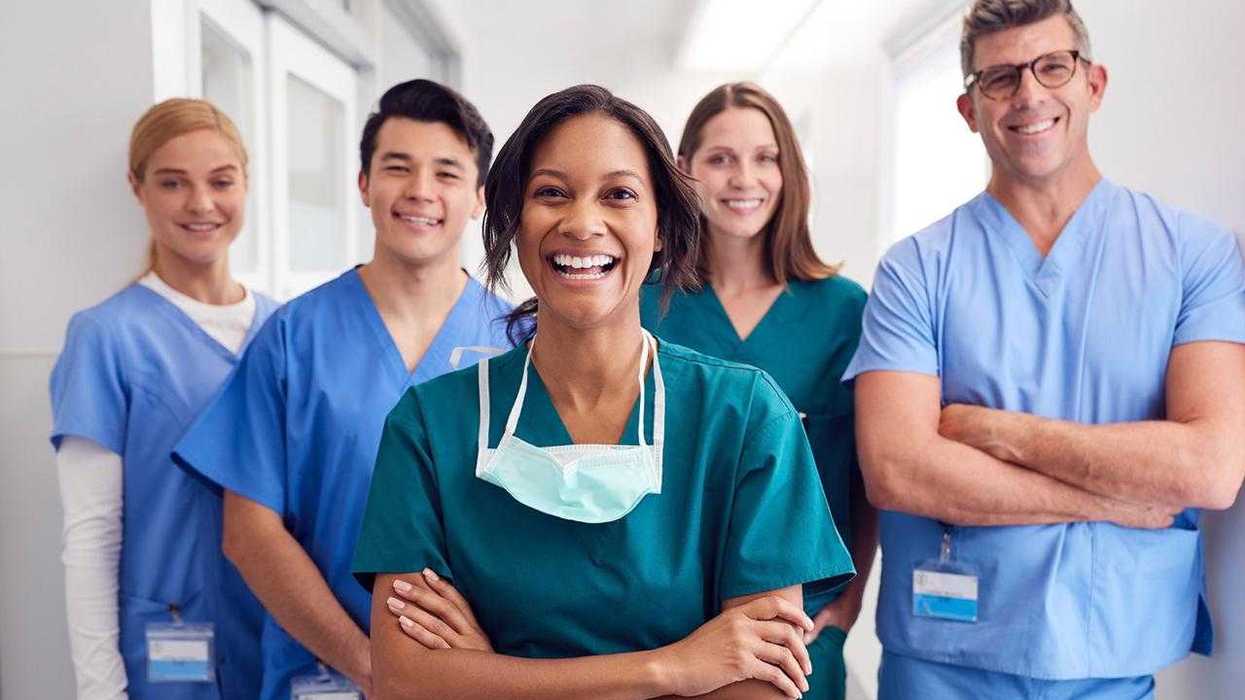 Hay que revalorar el papel de las enfermeras en la sociedad.