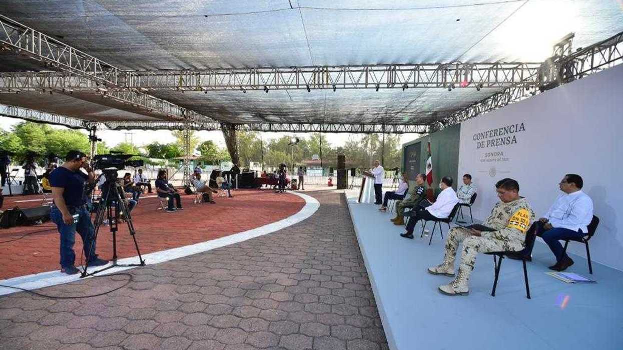 Celebra AMLO medidas de Facebook sobre transparencia y pide a twitter hacer lo mismo.