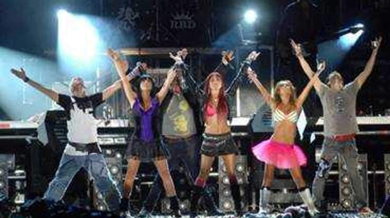 Ex integrantes de RBD anuncian el evento global "Ser O Parecer" y el regreso de los álbumes en vivo a plataformas digitales.