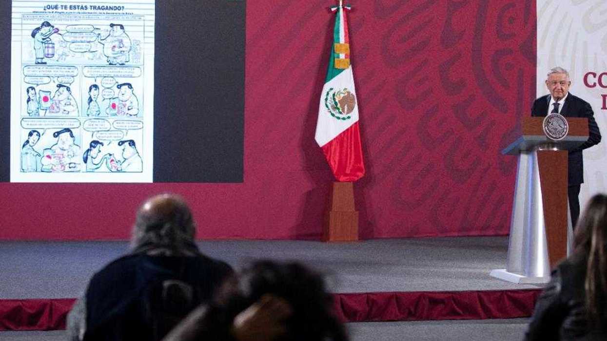 AMLO analiza volver a proponer que ningún funcionario gane más que el presidente.