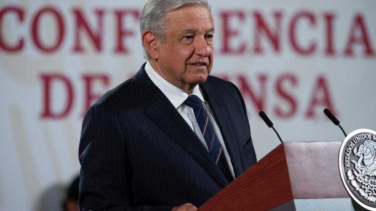 AMLO dispuesto a aplicarse vacuna china contra el Covid-19 en diciembre.