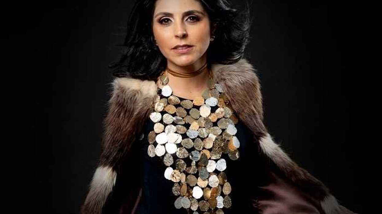 La cantante y compositora Israelí Panameña Efrat lanza su sencillo "Todo se paga de vuelta".
