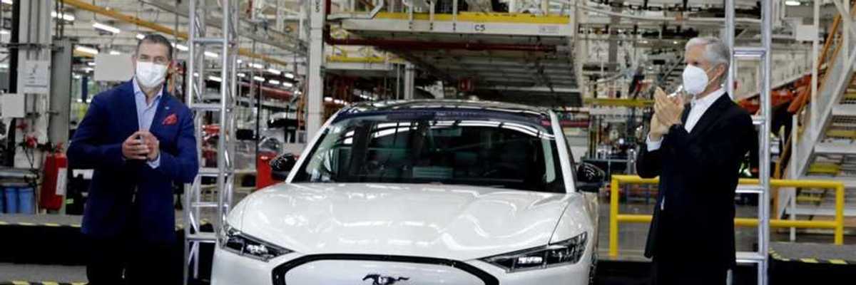 Presentan el primer auto eléctrico de Ford en el Edomex.