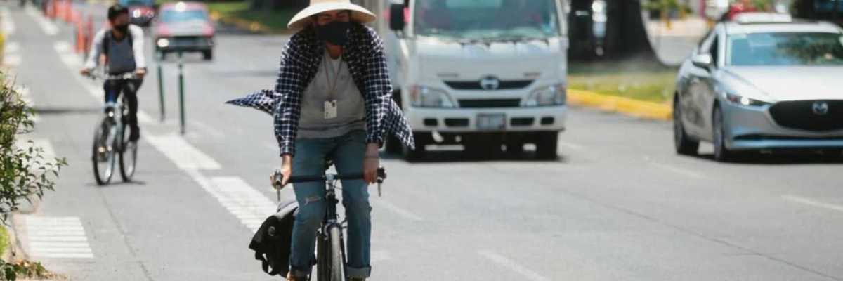 Construyen avenidas con ciclovía para brindar movilidad segura a ciclistas.