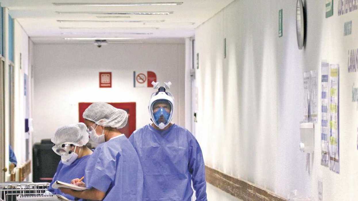 Prevén más restricciones en CDMX ante la alza en hospitalizaciones.