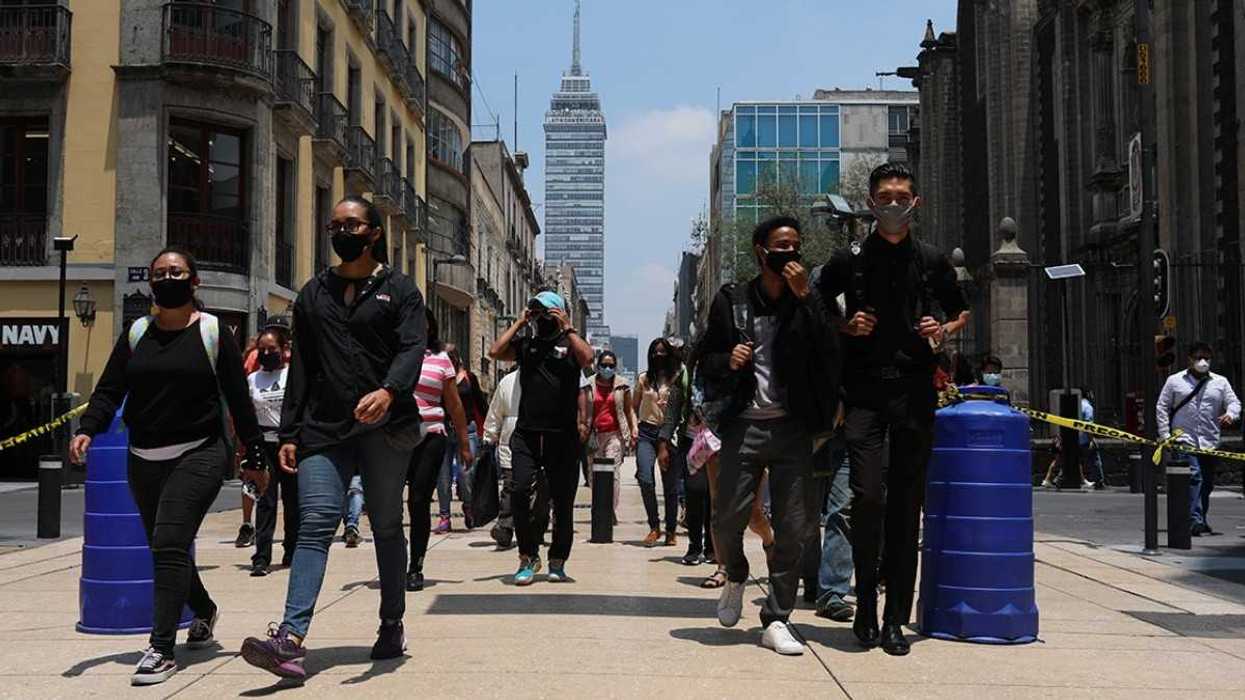 A pesar del incremento en hospitalizaciones, la CDMX continúa en naranja.
