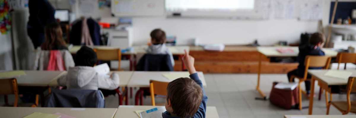 Niños y jóvenes podrían regresar a las aulas a comienzos del 2021.