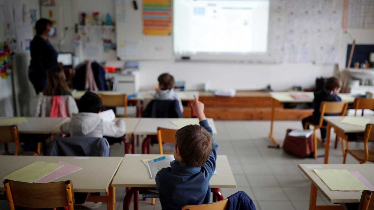 Niños y jóvenes podrían regresar a las aulas a comienzos del 2021.