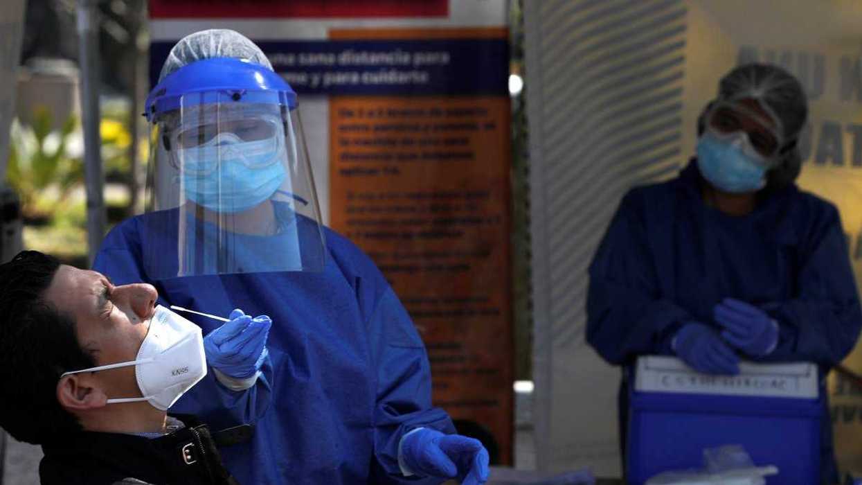 Instalan Macro Kioskos COVID-19 en Metro de la CDMX.