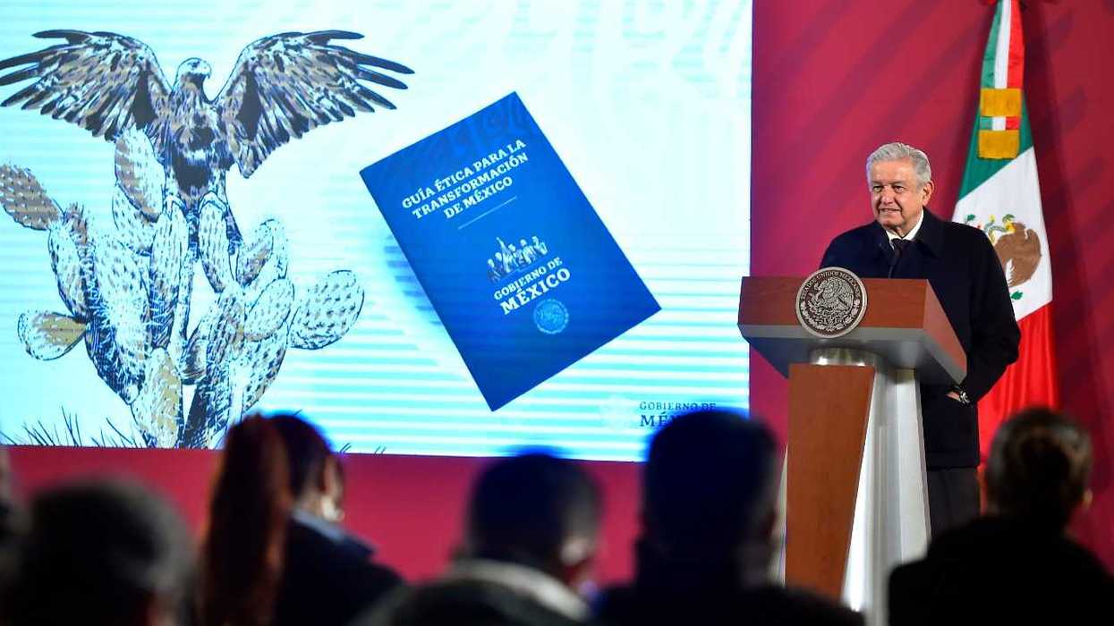 AMLO presenta la Guía Ética para la Transformación de México.