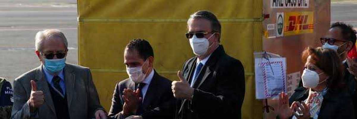 Llega el primer lote de vacuna contra COVID-19 a México.