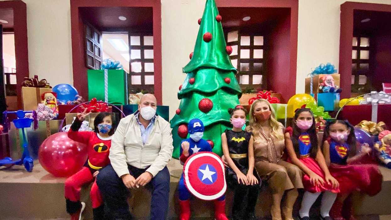 Charros de Jalisco hacen donación para iniciativa navideña.