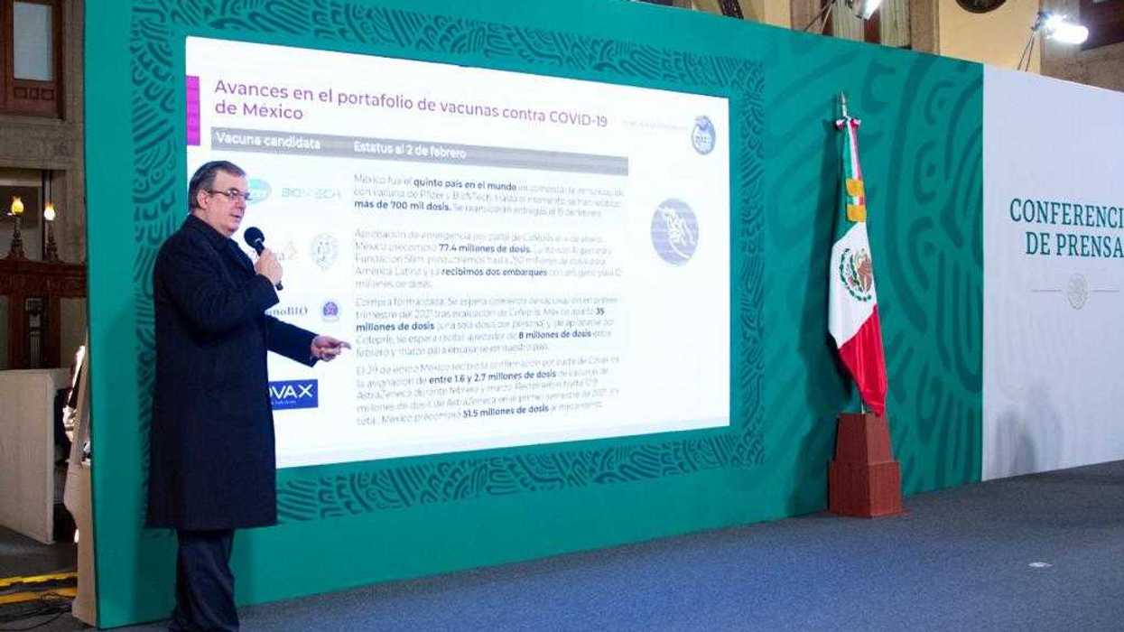 México preocupado por limitantes en exportaciones de vacunas COVID.