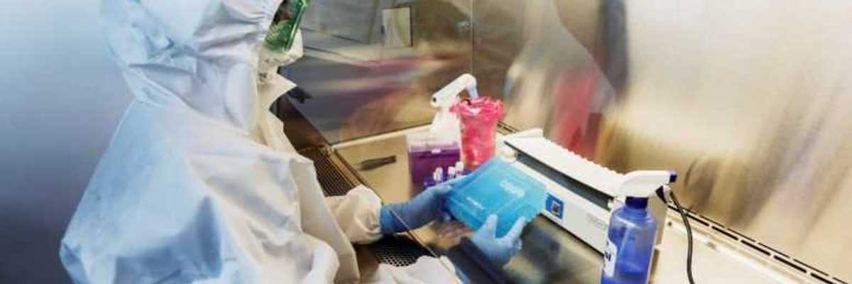 Variante del covid va a barrer el mundo: Sharon Peacock.