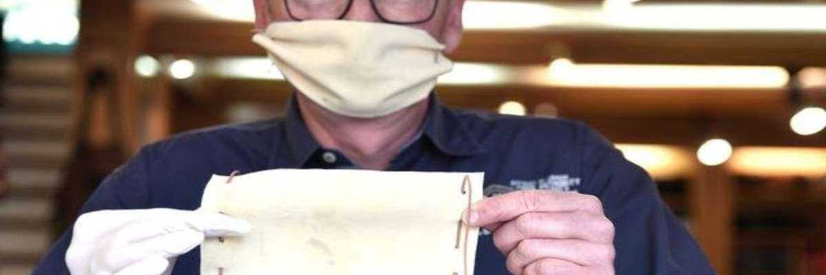 Recomiendan portar dos cubrebocas para evitar contagios de COVID-19.