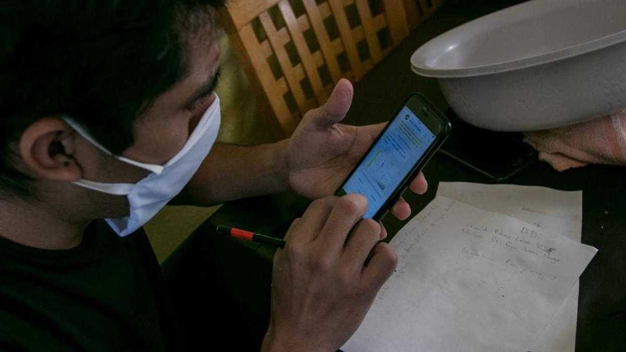 Alertan de falsos mensajes sobre vacunación.