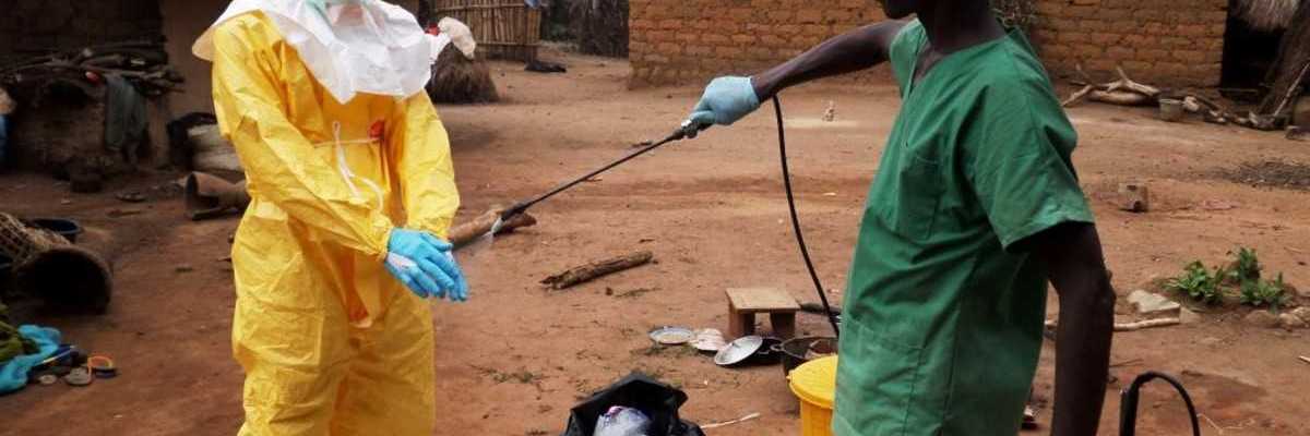 OMS declara riesgo de epidemia de ébola.