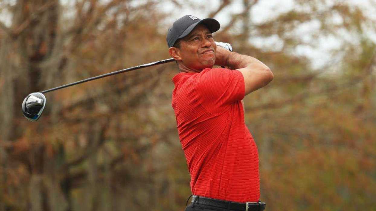 Tiger Woods sufre accidente automovilístico.