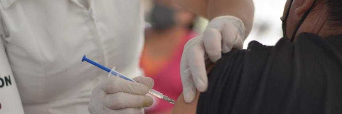 Ecatepec rebasa los 170 mil adultos mayores vacunados; inicia aplicación a domicilio.