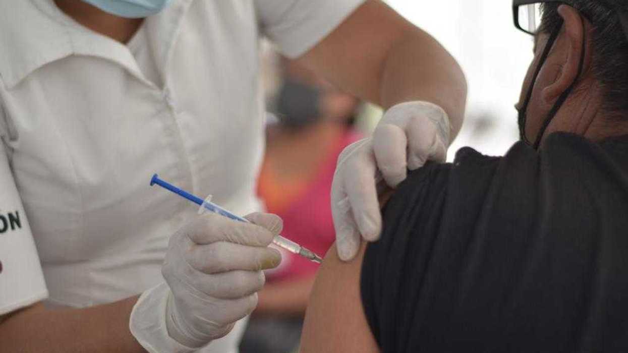 Ecatepec rebasa los 170 mil adultos mayores vacunados; inicia aplicación a domicilio.