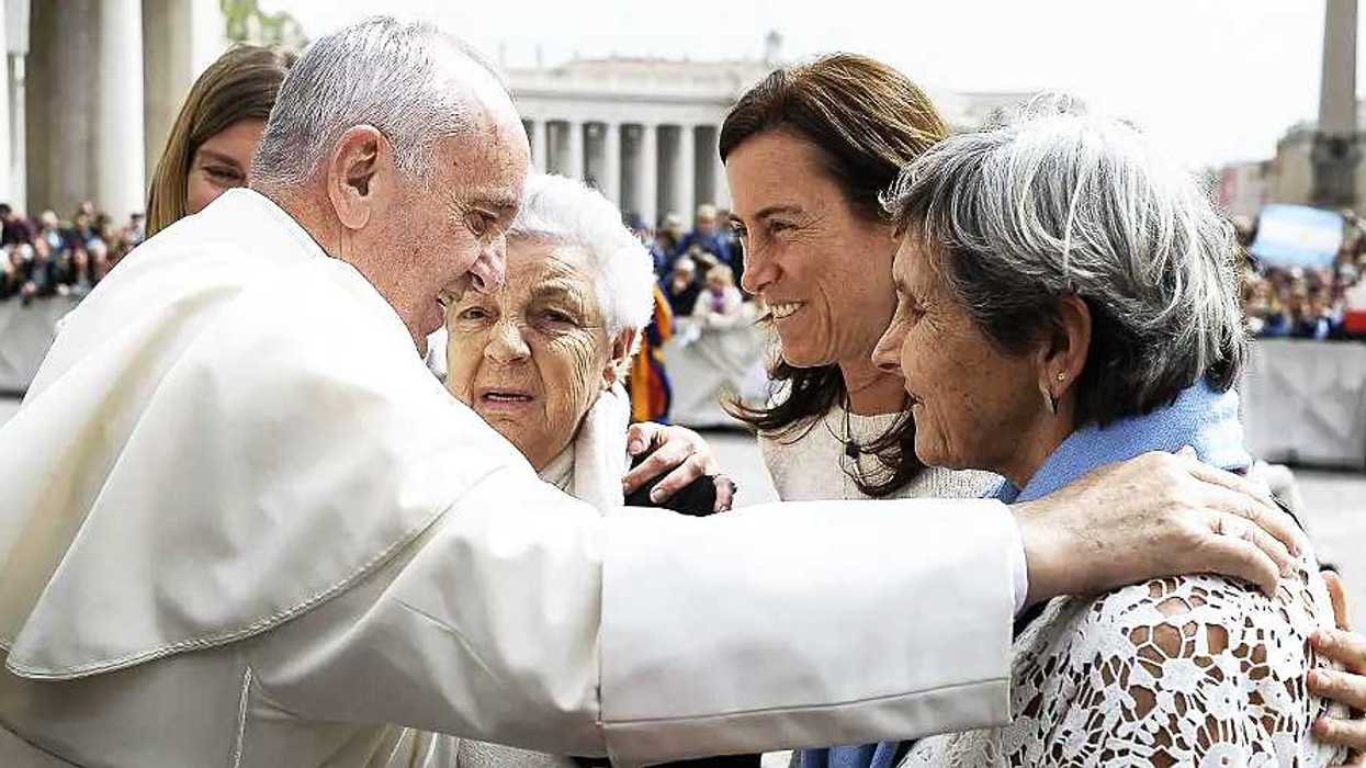 Pide el Papa que las mujeres sean respetadas y defendidas.