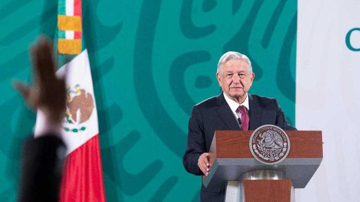 Manifestantes querían quemar la puerta de Palacio Nacional: AMLO.