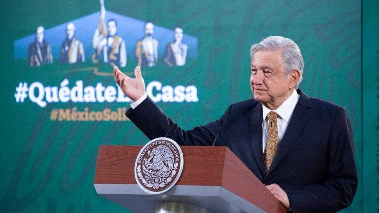 México buscará traer fases tres de vacunas a menores: Ebrard.