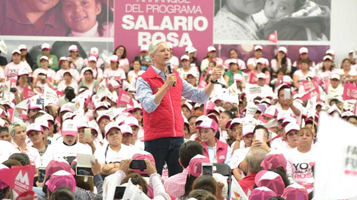 Celebran entrega número 100 de tarjetas del Salario Rosa.