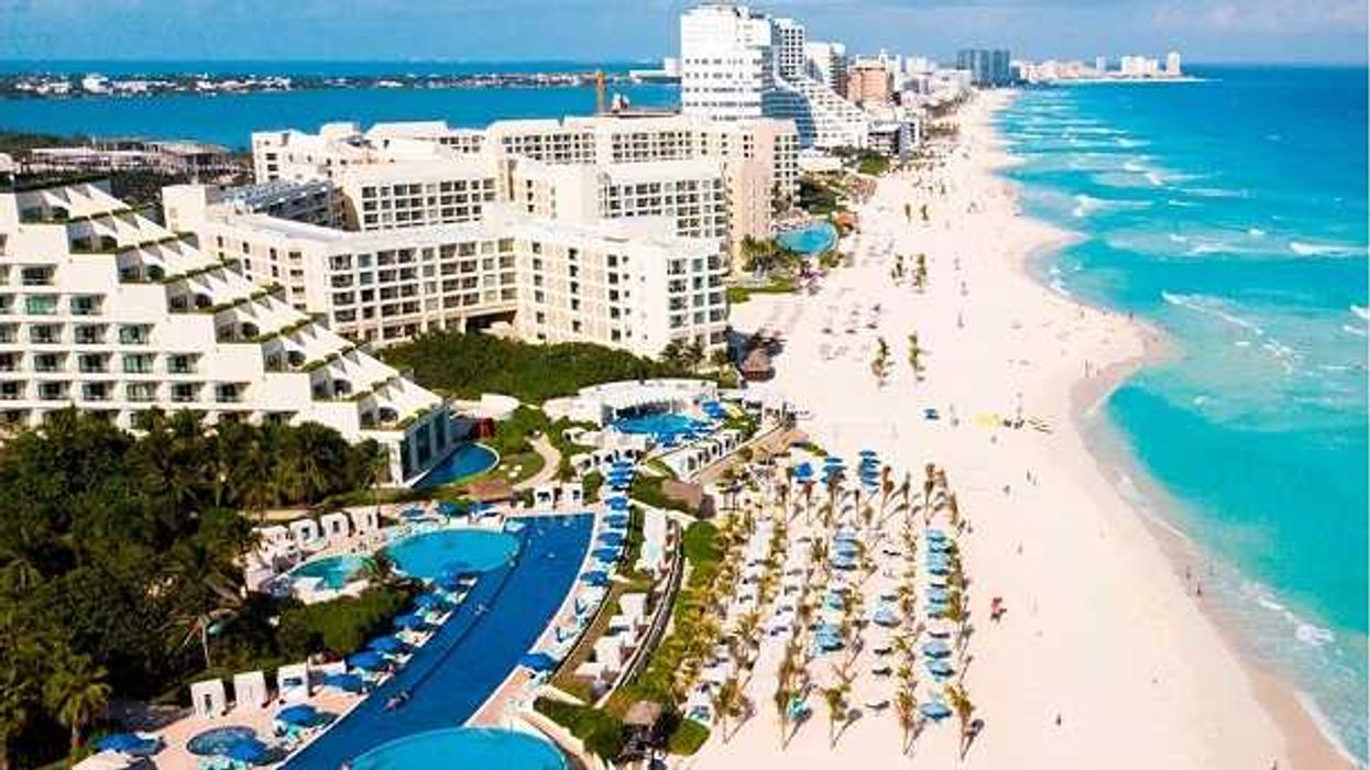 Investigan hoteles en Cancún.